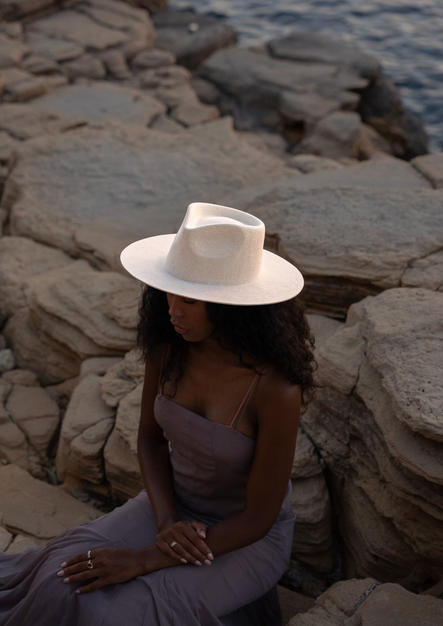 BEIGE CLASSIC FEDORA