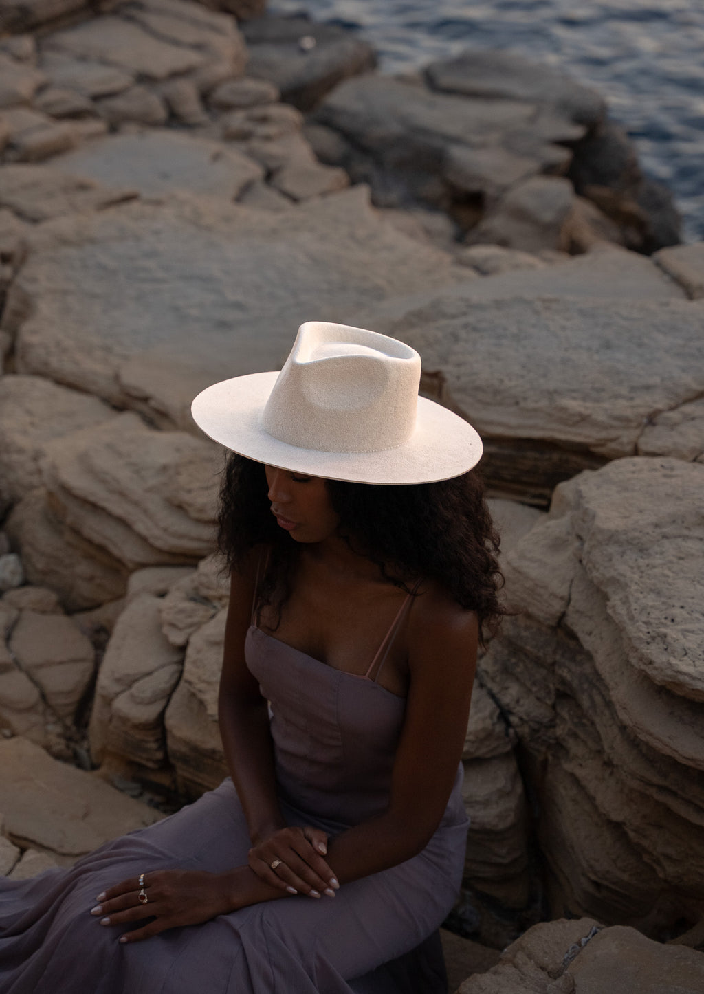 BEIGE CLASSIC FEDORA